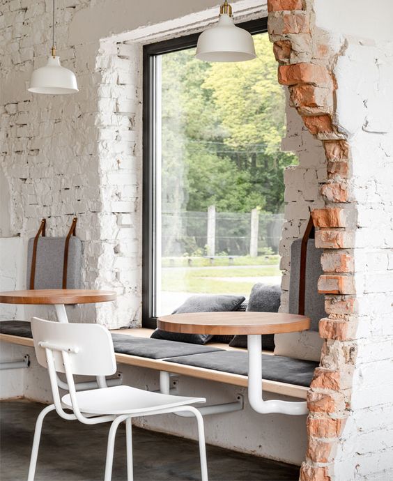 咖啡廳設計要素：藉由更換窗材質來扣合空間風格