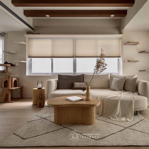 漫島敘事：在霧氣氤氳的純白畫紙上，勾勒一場與貓共處的島嶼度假。