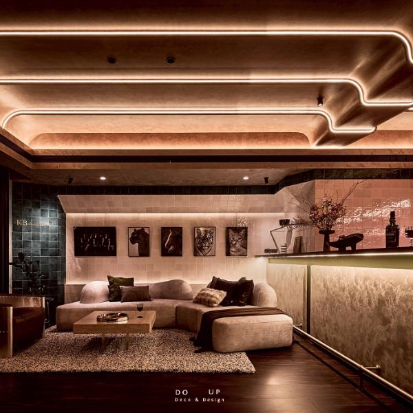 光影交織的微醺之域